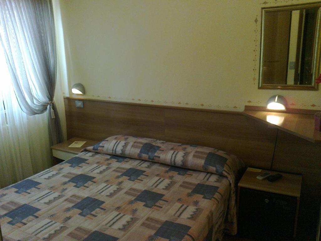 סירמיונה Hotel Belvedere חדר תמונה